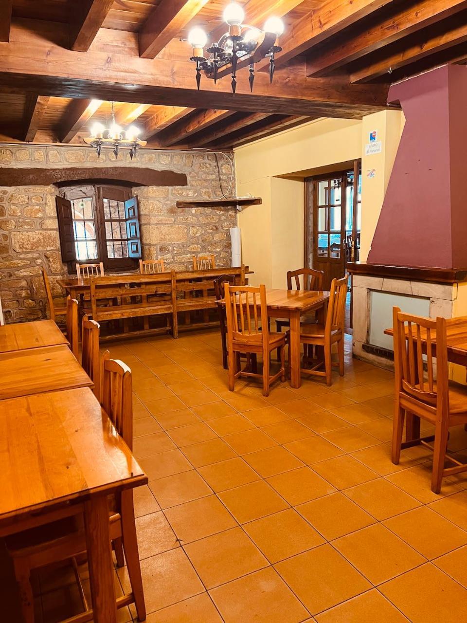 Albergue Pinares - La Casona De Revenga Regumiel de la Sierra Eksteriør bilde